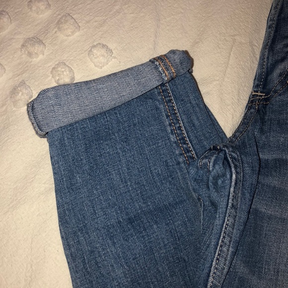 Distressed Hollister Jeans - Picture 3 of 4